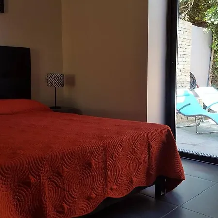Locations Au Centre-ville De Porto-vecchio, Jardin, Terrasse, Parking Prive