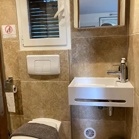 Locations Au Centre-ville De Porto-vecchio, Jardin, Terrasse, Parking Prive
