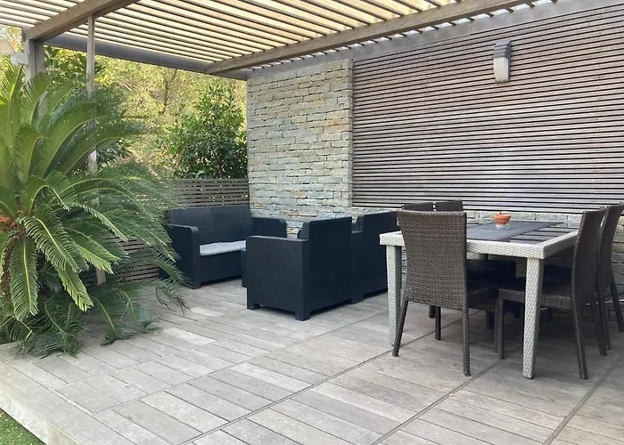 Locations Au Centre-ville De Porto-vecchio, Jardin, Terrasse, Parking Prive * Porto-Vecchio (Corsica)